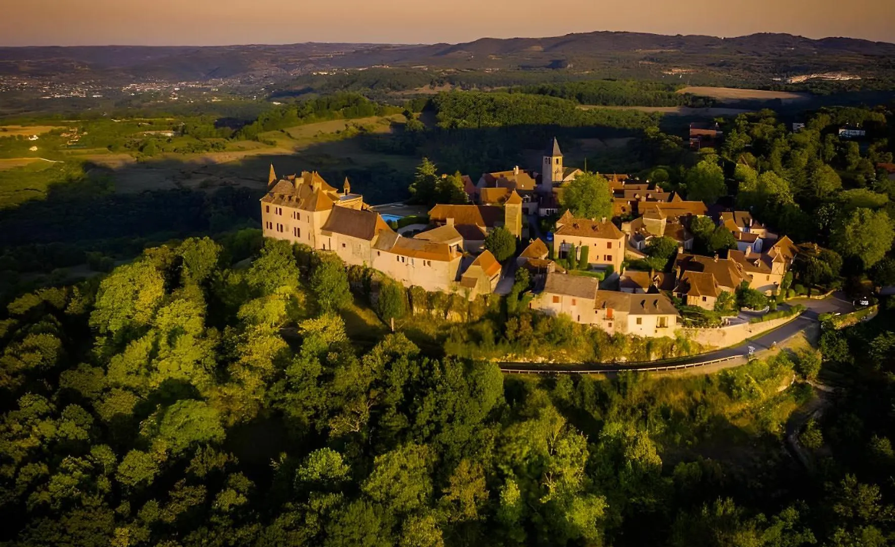 Maison Pierre Loti, Gite Historique Et Spacieux En Vallee De La Dordogne Bretenoux 0*,  프랑스